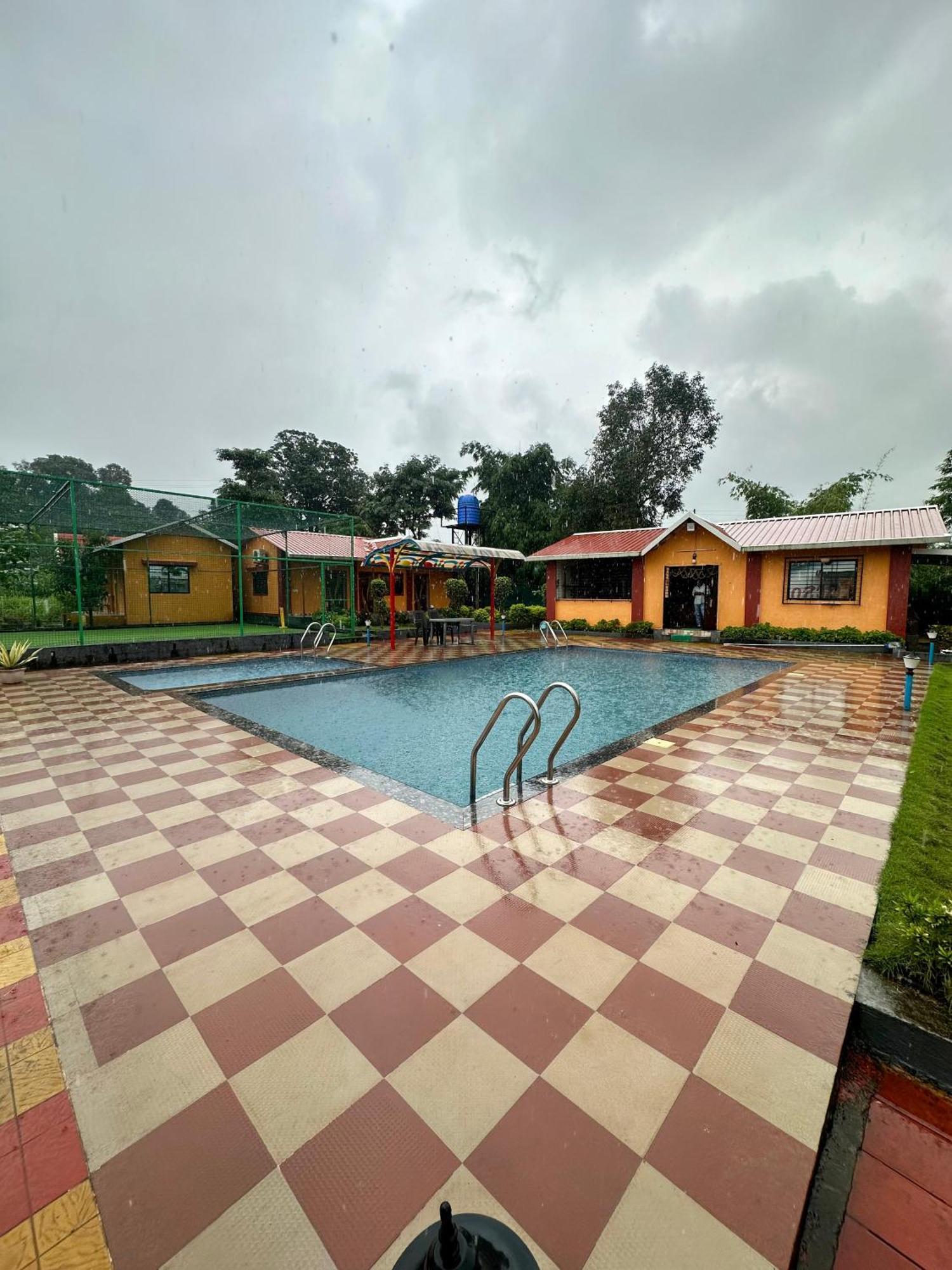 Karjat Ap Resort Esterno foto