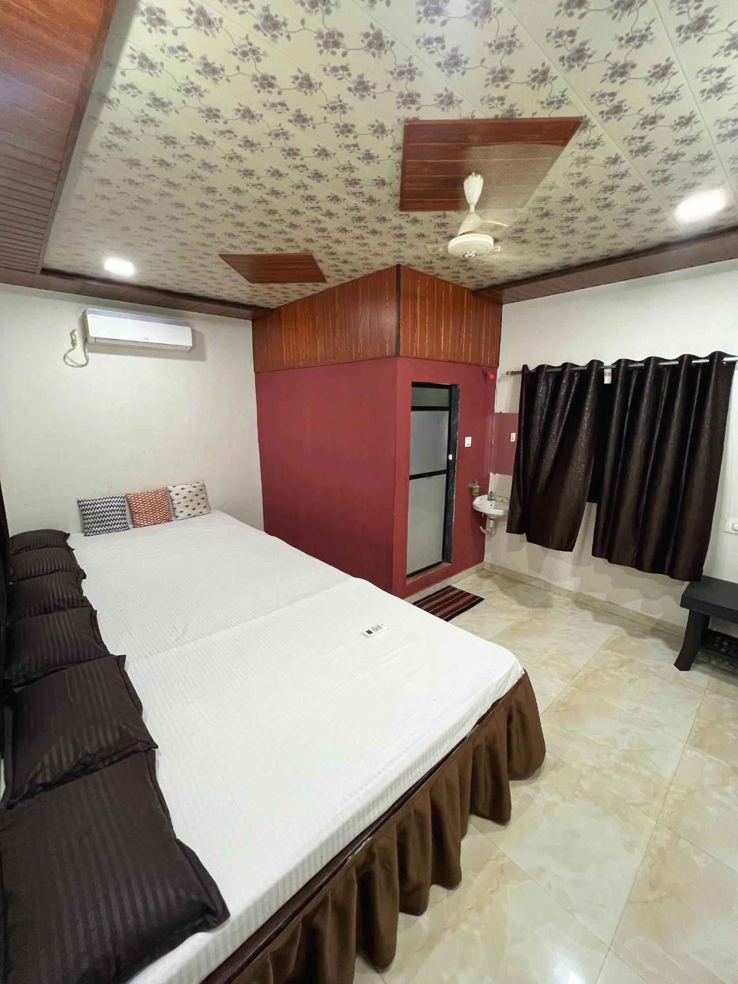 Karjat Ap Resort Esterno foto