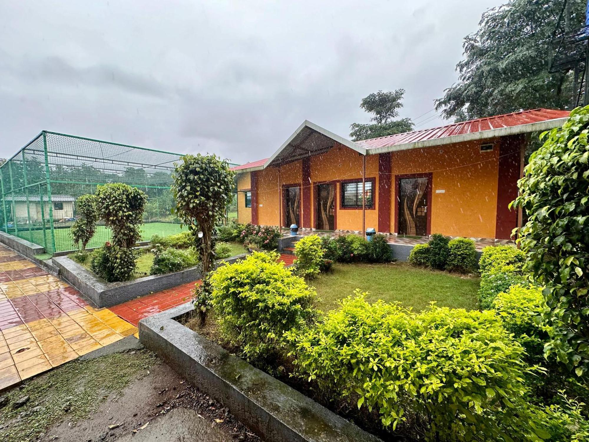 Karjat Ap Resort Esterno foto